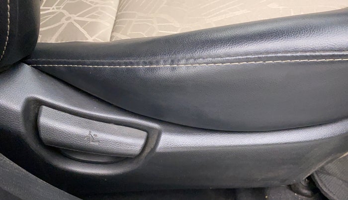 2018 Hyundai Grand i10 MAGNA 1.2 KAPPA VTVT, CNG, Manual, 24,039 km, Driver Side Adjustment Panel