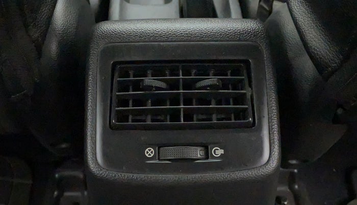 2013 Hyundai Grand i10 SPORTZ 1.2 KAPPA VTVT, Petrol, Manual, 80,400 km, AC Unit - Rear vent has minor damage