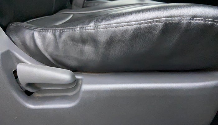 2012 Maruti Wagon R 1.0 LXI, CNG, Manual, 76,339 km, Driver Side Adjustment Panel