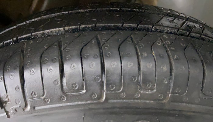 2012 Maruti Wagon R 1.0 LXI, CNG, Manual, 76,339 km, Left Rear Tyre Tread