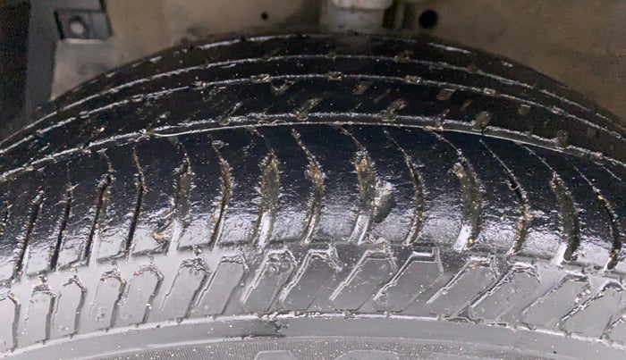 2012 Maruti Swift Dzire VDI, Diesel, Manual, 79,607 km, Left Front Tyre Tread