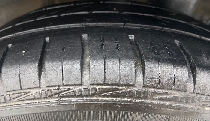 2019 Hyundai Grand i10 ASTA 1.2 VTVT, Petrol, Manual, 32,881 km, Left Rear Tyre Tread