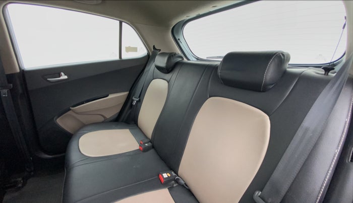 2019 Hyundai Grand i10 ASTA 1.2 VTVT, Petrol, Manual, 32,881 km, Right Side Rear Door Cabin