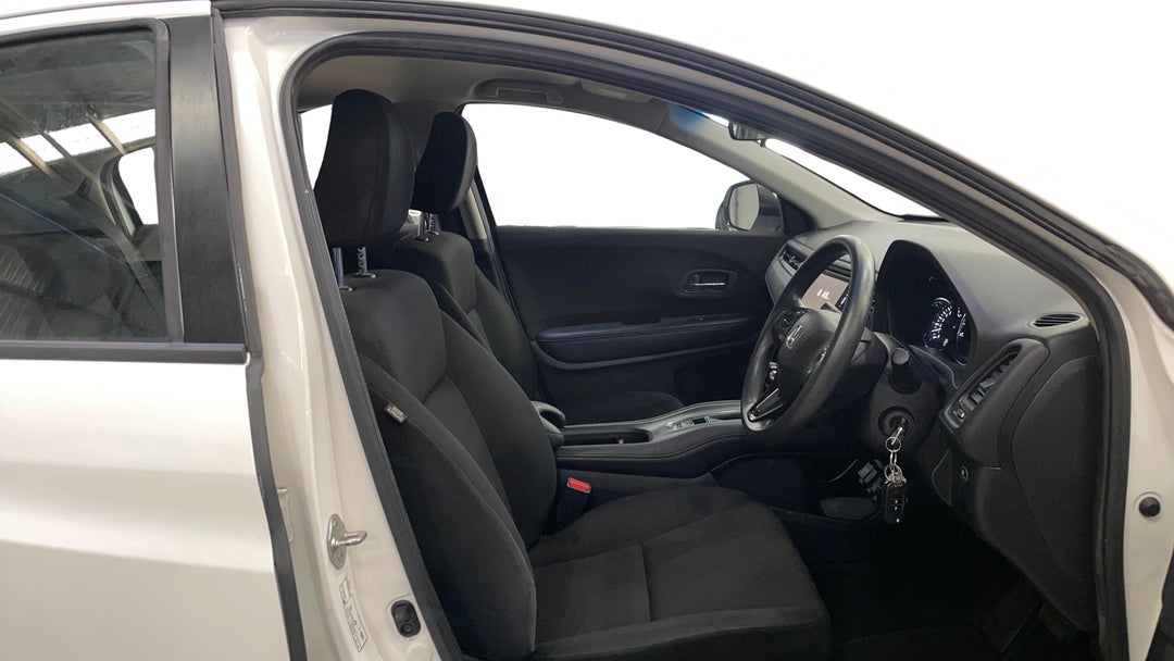 2016 Honda HR-V Vti, Automatic, 116376 km, Right Side Front Door Cabin View