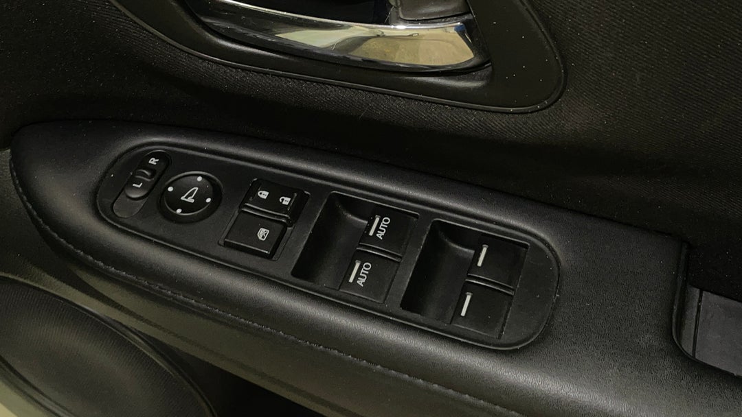 2016 Honda HR-V Vti, Automatic, 116376 km, Drivers Side Door Panel Controls