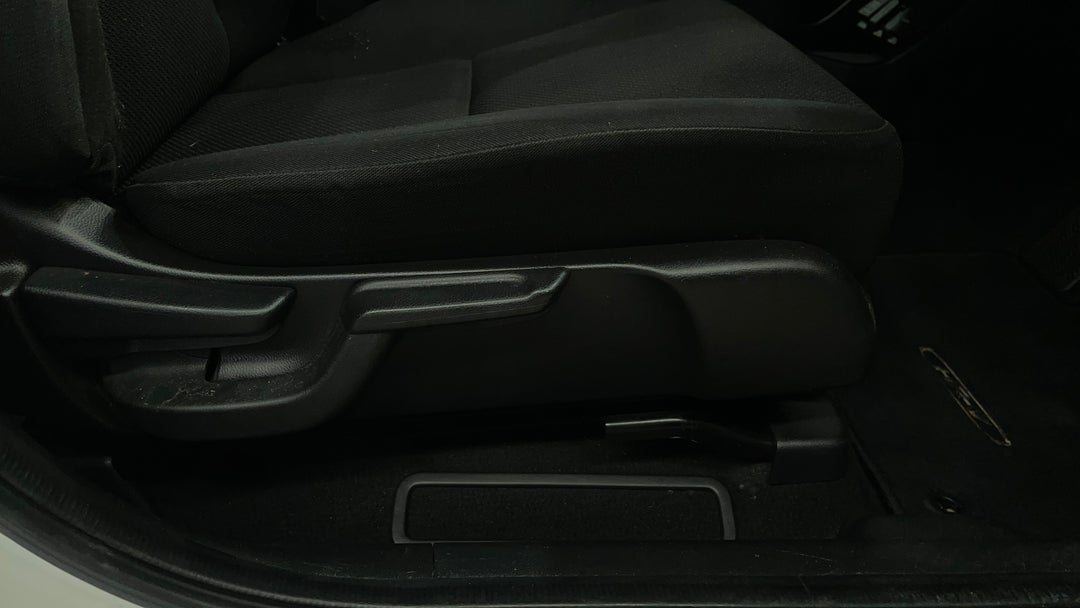 2016 Honda HR-V Vti, Automatic, 116376 km, Drivers Side Adjustment Panel