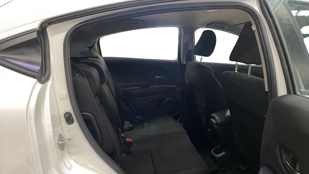 2016 Honda HR-V Vti, Automatic, 116376 km, Right Side Rear Door Cabin View