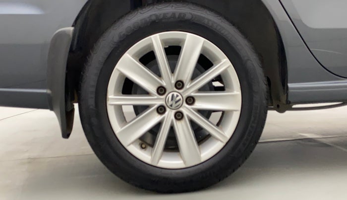 2016 Volkswagen Vento HIGHLINE PETROL AT, Petrol, Automatic, 54,777 km, Right Rear Wheel
