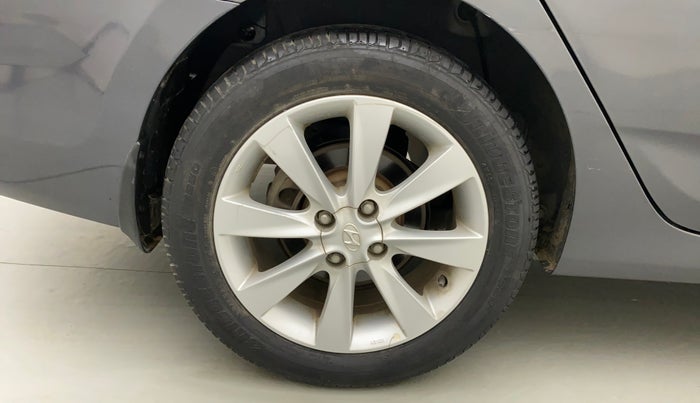2013 Hyundai Verna FLUIDIC 1.6 VTVT SX OPT, Petrol, Manual, 27,360 km, Right Rear Wheel