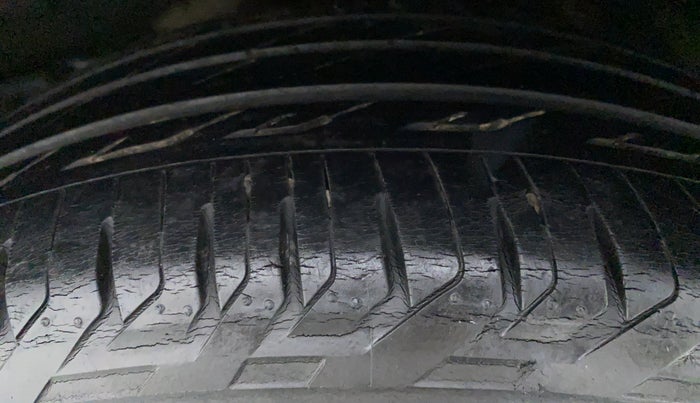 2014 Toyota Corolla Altis G, Petrol, Manual, 55,679 km, Left Front Tyre Tread