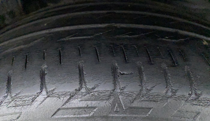 2014 Toyota Corolla Altis G, Petrol, Manual, 55,679 km, Left Rear Tyre Tread