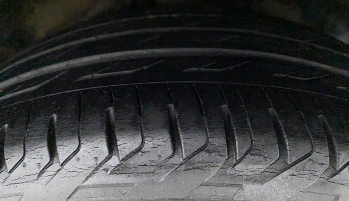 2014 Toyota Corolla Altis G, Petrol, Manual, 55,679 km, Right Front Tyre Tread