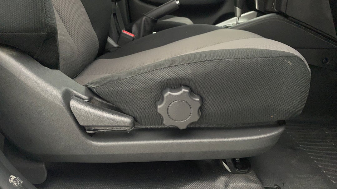 2021 Mitsubishi Triton Glx+ (4x4), Automatic, 16646 km, Drivers Side Adjustment Panel