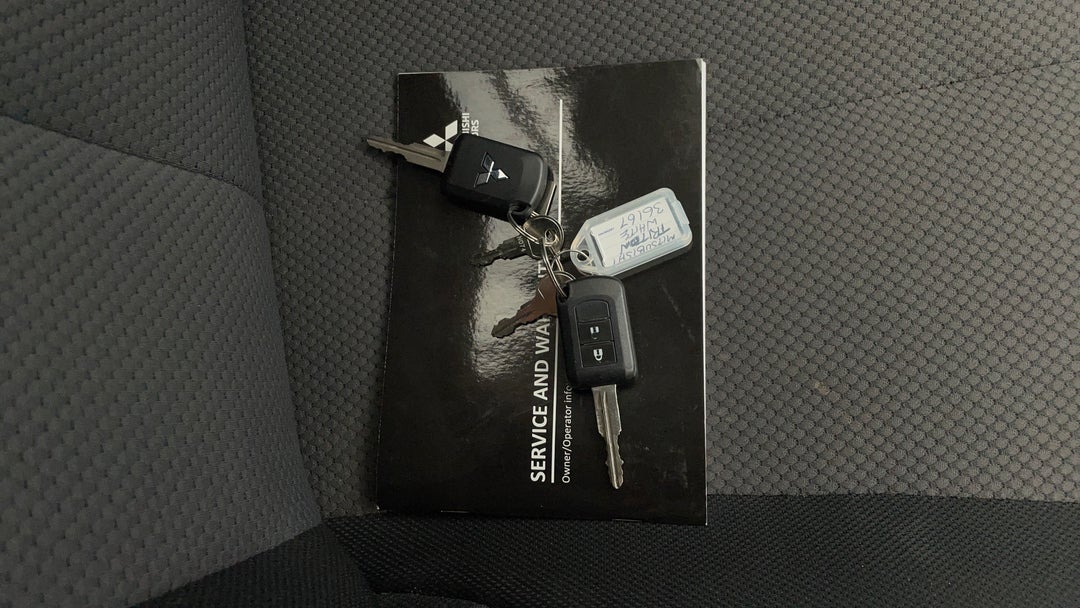 2021 Mitsubishi Triton Glx+ (4x4), Automatic, 16646 km, Key Close-up