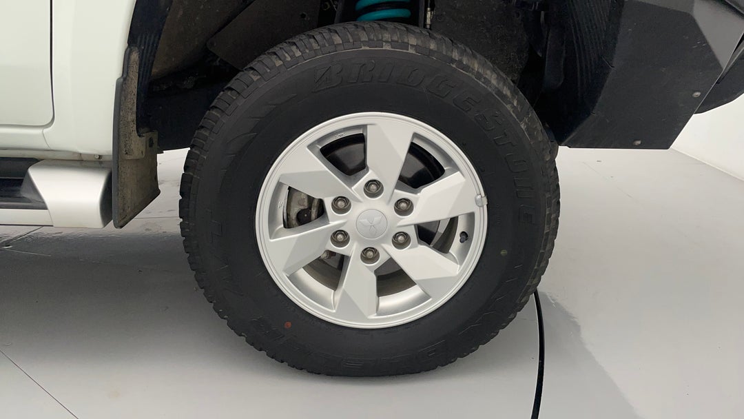 2021 Mitsubishi Triton Glx+ (4x4), Automatic, 16646 km, Right Front Wheel