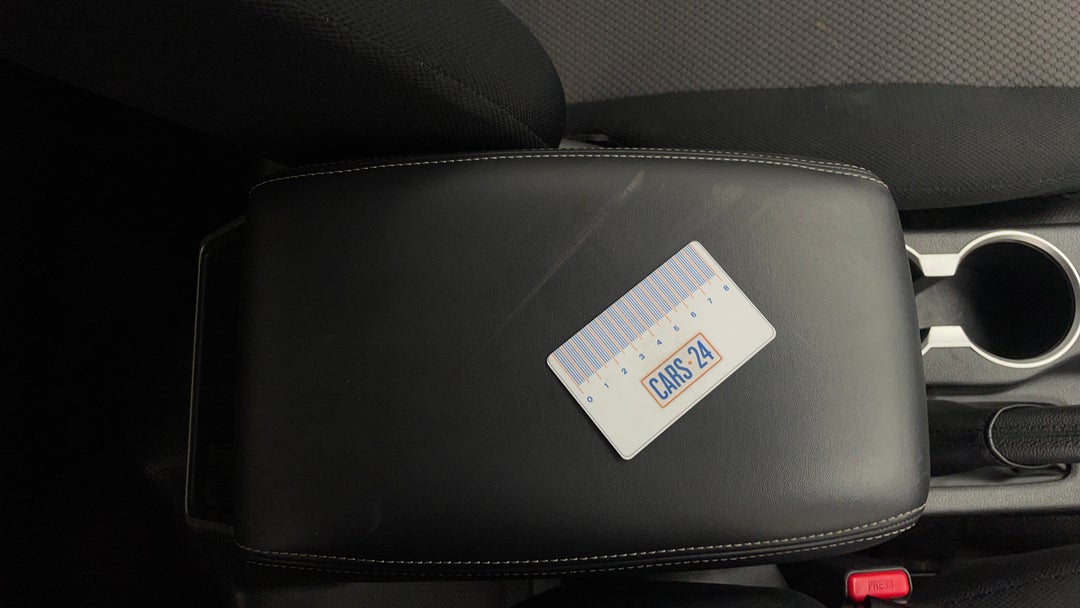 2021 Mitsubishi Triton Glx+ (4x4), Automatic, 16646 km, Center Console Scuff