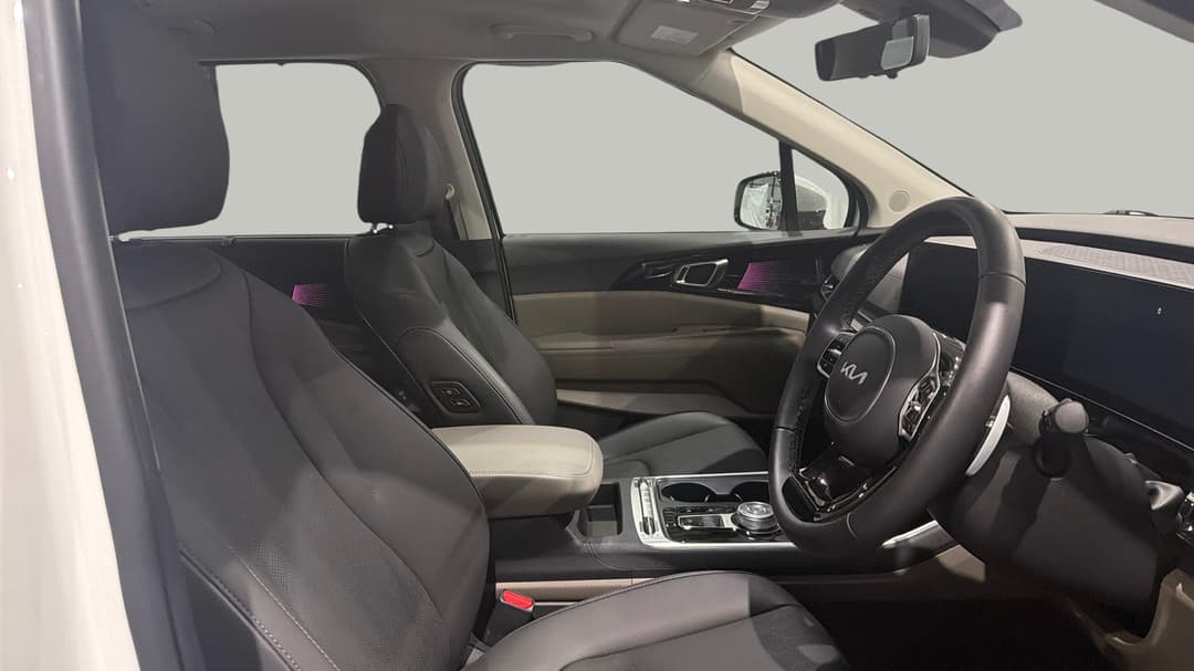 2025 Kia Carnival Gt-line, Automatic, 11012 km, Right Side Front Door Cabin View