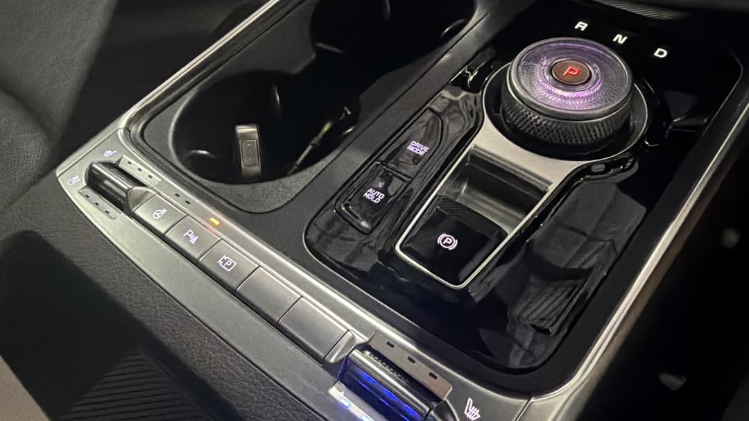 2025 Kia Carnival Gt-line, Automatic, 11012 km, Handbrake