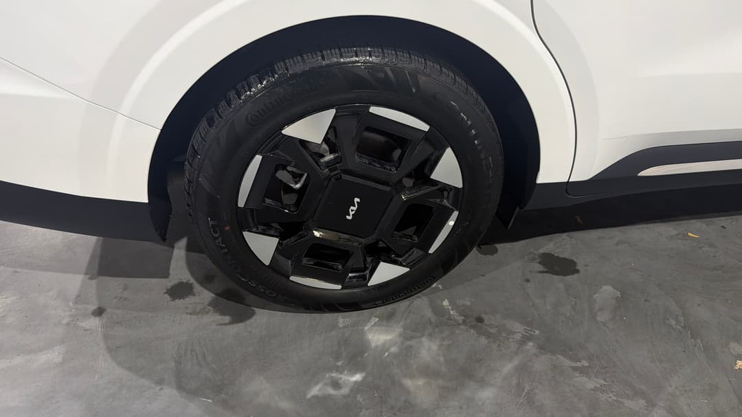 2025 Kia Carnival Gt-line, Automatic, 11012 km, Right Rear Wheel