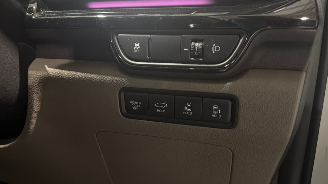 2025 Kia Carnival Gt-line, Automatic, 11012 km, Utility Switches/Buttons