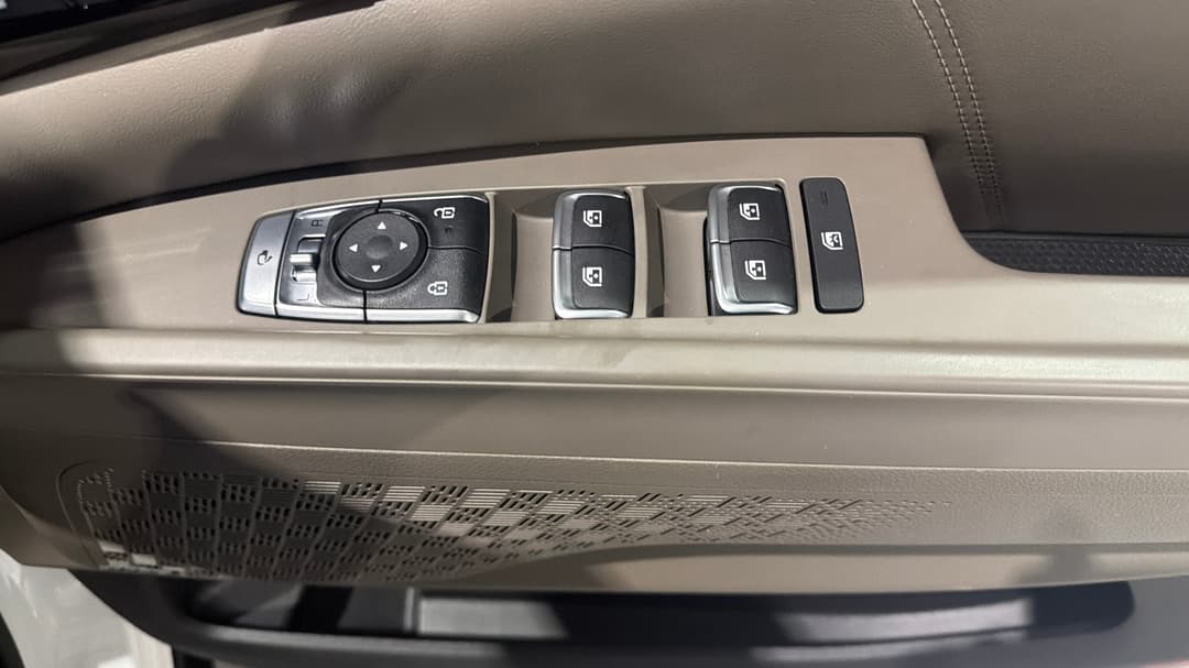 2025 Kia Carnival Gt-line, Automatic, 11012 km, Drivers Side Door Panel Controls
