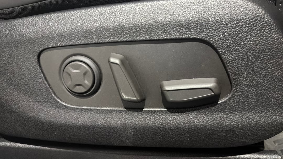 2025 Kia Carnival Gt-line, Automatic, 11012 km, Drivers Side Adjustment Panel