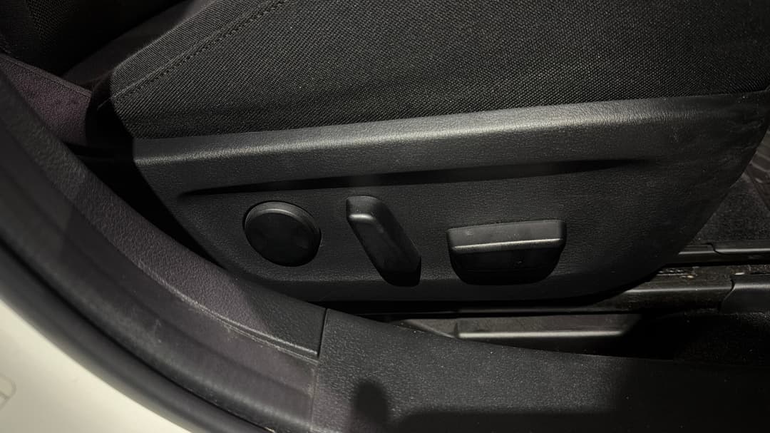 2020 Mazda 3 G25 Evolve, Automatic, 80095 km, Drivers Side Adjustment Panel
