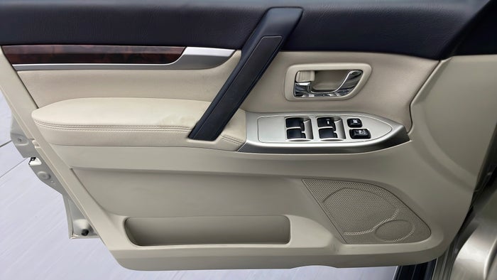 MITSUBISHI PAJERO-Driver Side Door Panels Controls