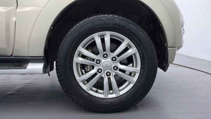 MITSUBISHI PAJERO-Right Front Tyre