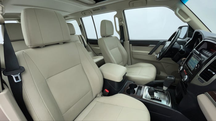 MITSUBISHI PAJERO-Right Side Front Door Cabin View