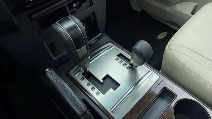 MITSUBISHI PAJERO-Gear Lever