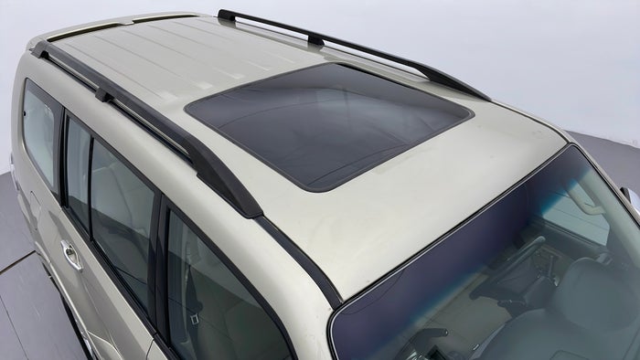 MITSUBISHI PAJERO-Roof/Sunroof View