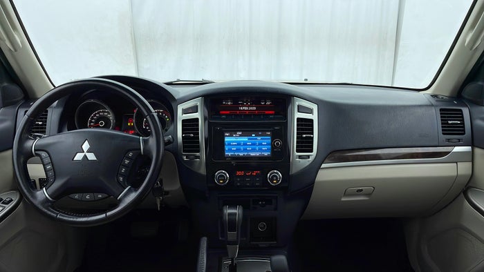 MITSUBISHI PAJERO-Dashboard View