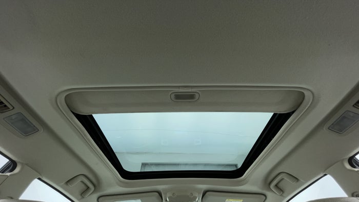 MITSUBISHI PAJERO-Interior Sunroof/Moonroof