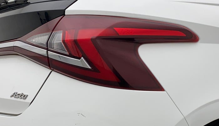 2020 Hyundai NEW I20 ASTA 1.2 AT, Petrol, Automatic, 58,670 km, Right tail light - Minor scratches