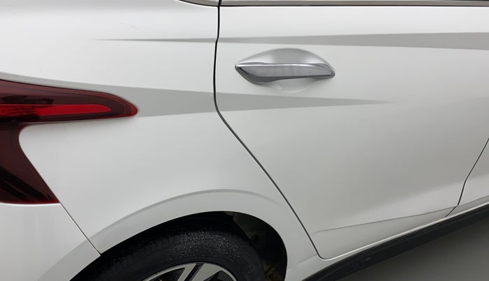 2020 Hyundai NEW I20 ASTA 1.2 AT, Petrol, Automatic, 58,670 km, Right quarter panel - Minor scratches