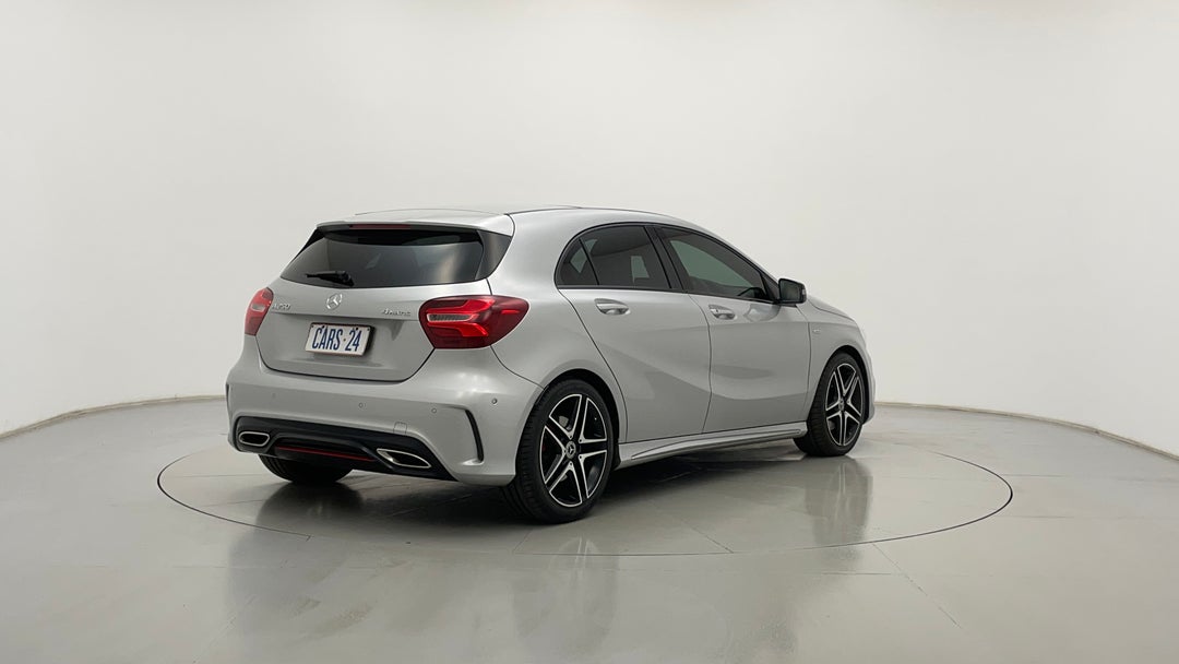 Right Back Diagonal (45- Degree) View