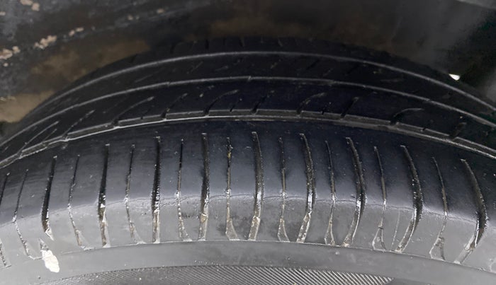 2016 Maruti Wagon R 1.0 VXI, CNG, Manual, 95,393 km, Left Rear Tyre Tread