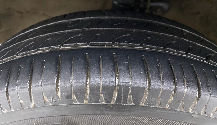 2016 Maruti Wagon R 1.0 VXI, CNG, Manual, 95,393 km, Left Front Tyre Tread