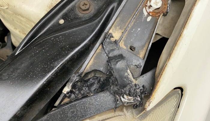 2013 Maruti Swift Dzire VXI, Petrol, Manual, 51,515 km, Left headlight - Clamp has minor damage