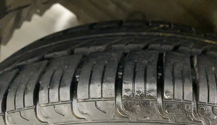2013 Maruti Swift Dzire VXI, Petrol, Manual, 51,515 km, Left Front Tyre Tread