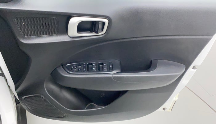 2021 Hyundai VENUE SX 1.0 TURBO, Petrol, Manual, 37,550 km, Driver Side Door Panels Control