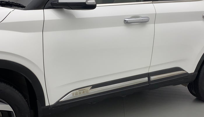 2021 Hyundai VENUE SX 1.0 TURBO, Petrol, Manual, 37,550 km, Front passenger door - Paint has faded
