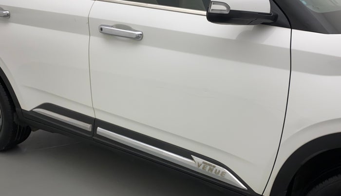 2021 Hyundai VENUE SX 1.0 TURBO, Petrol, Manual, 37,550 km, Driver-side door - Slightly dented