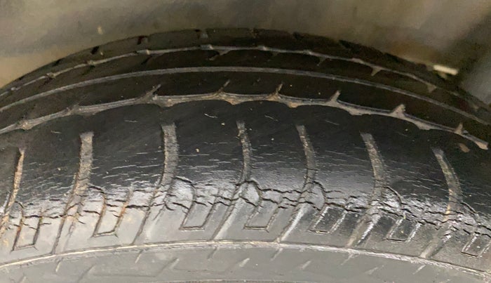 2015 Maruti Wagon R 1.0 VXI, Petrol, Manual, 37,483 km, Left Rear Tyre Tread