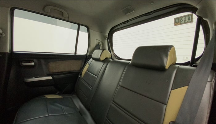 2015 Maruti Wagon R 1.0 VXI, Petrol, Manual, 37,483 km, Right Side Rear Door Cabin