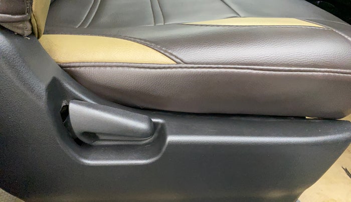 2015 Maruti Wagon R 1.0 VXI, Petrol, Manual, 37,483 km, Driver Side Adjustment Panel