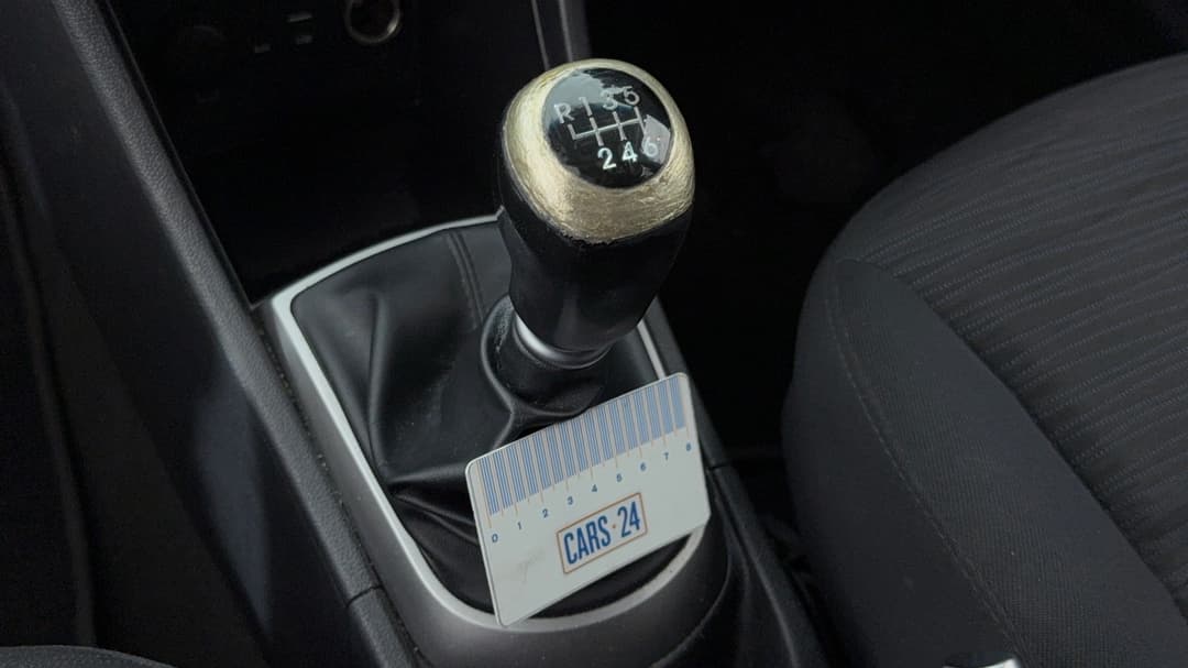 2019 Hyundai Accent Sport, Manual, 142832 km, Gear Lever Knob Wear