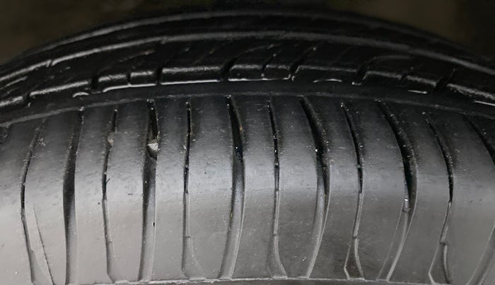 2017 Maruti Celerio VXI CNG OPT, CNG, Manual, 88,844 km, Left Front Tyre Tread