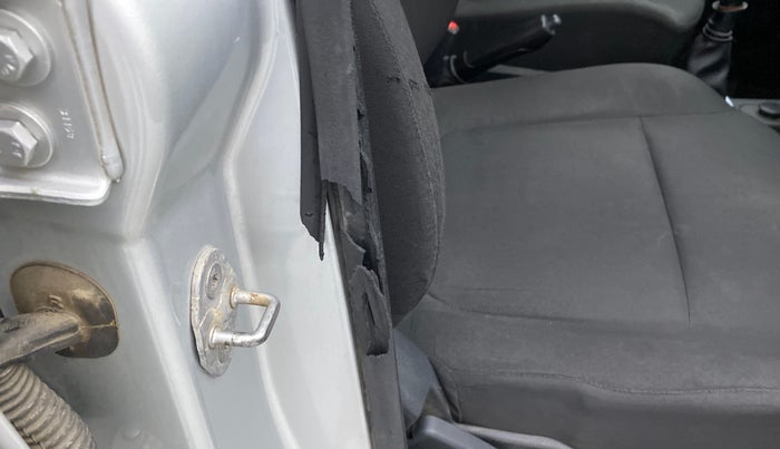 2015 Renault Kwid RXT 0.8, Petrol, Manual, 52,940 km, Driver-side door - Beading has minor damage